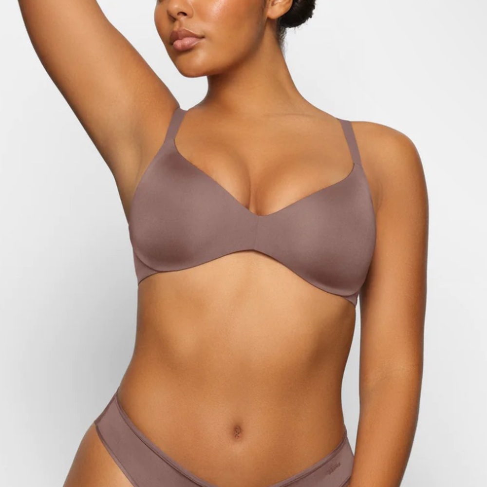 SKIMS wireless push up bra